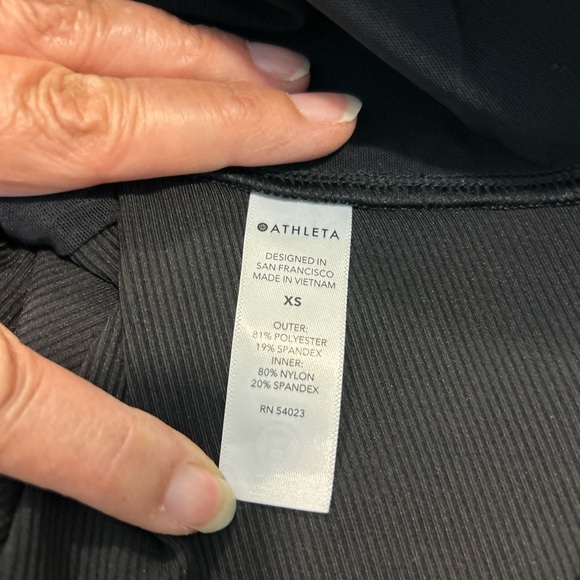 Athleta Bayview Textured Black Sleeveless High Neck Tank Rusched Side XS - Picture 7 of 8